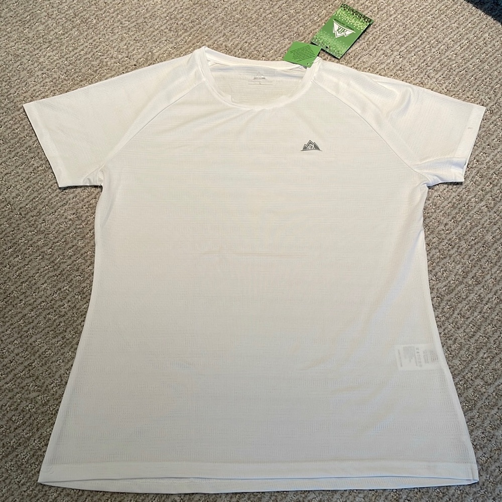 NWT Women’s L Urban Outdoor Athletic Shirt. White pin dot pattern.